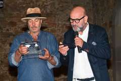 Foto-consegna-premio-citta-di-Ficarra-a-Lorenzo-Reina-Beldanzando-2023-2